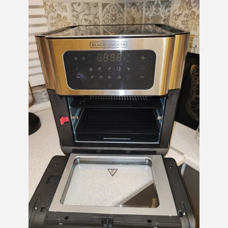 سرخ کن بدون روغن بلک اند دکر ظرفیت 12 لیتری دارای صفحه نمایش دیجیتال 10 عدد برنامه پخت گ